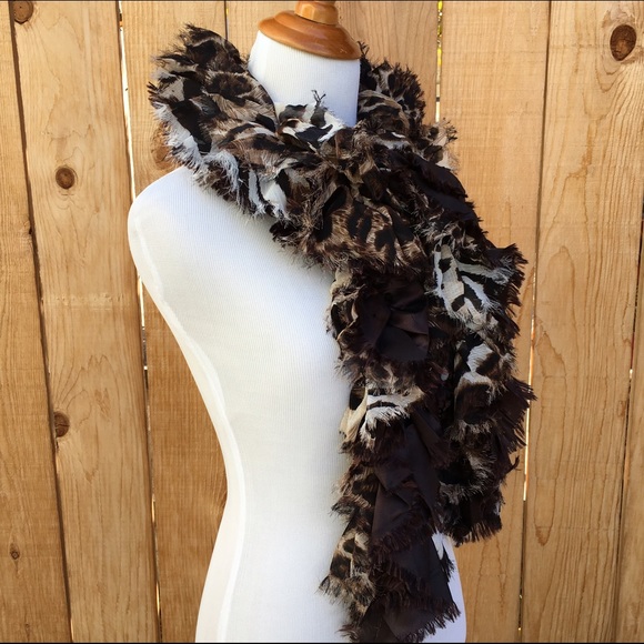 Tiger Design Ruffle Scarf Chocolate - Picture 3 of 4