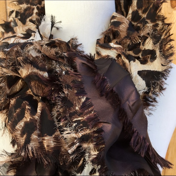 Tiger Design Ruffle Scarf Chocolate - Picture 4 of 4