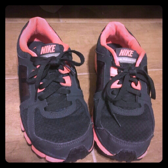 Nike excellent condition - Picture 1 of 3