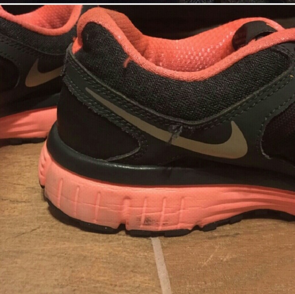 Nike excellent condition - Picture 2 of 3