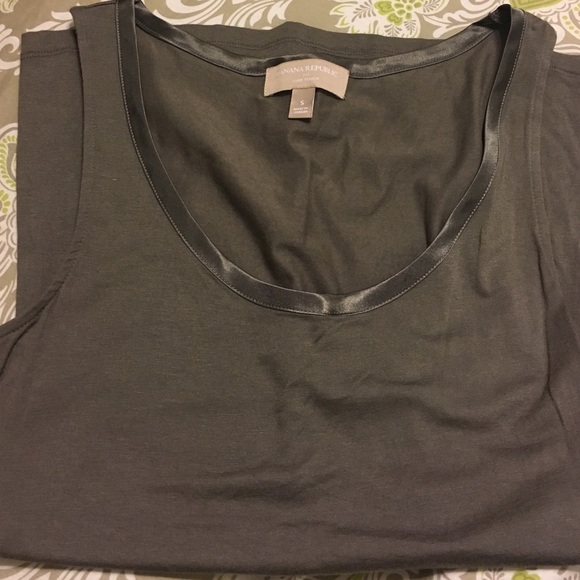 Banana republic satin trim tank S