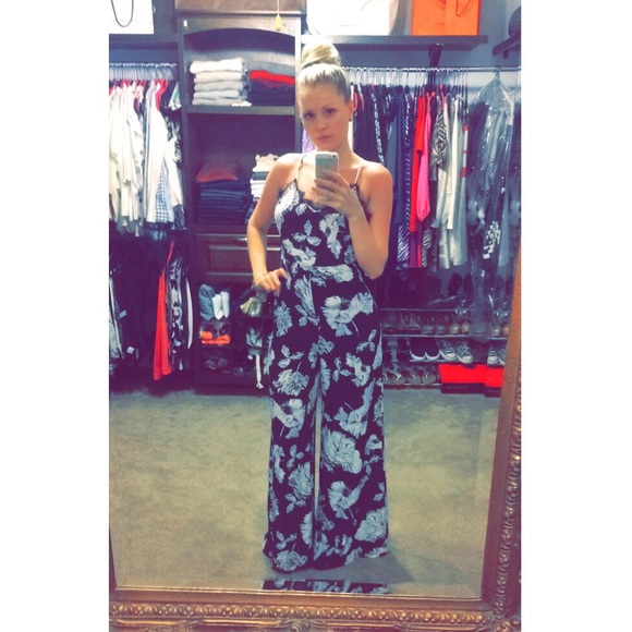 Meet your posher, Nikki! - Picture 2 of 4