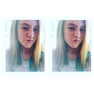 Meet your Posher, Becca