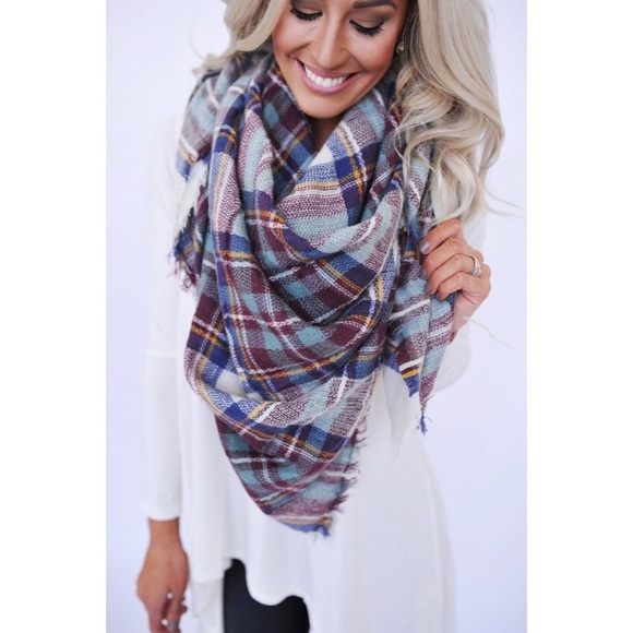 •LAST• Teal Plaid Blanket Scarf - Picture 2 of 4