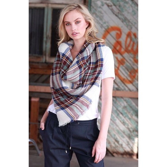 •LAST• Teal Plaid Blanket Scarf - Picture 4 of 4