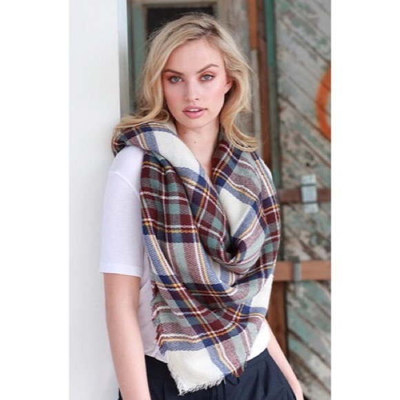 •LAST• Teal Plaid Blanket Scarf - Picture 3 of 4