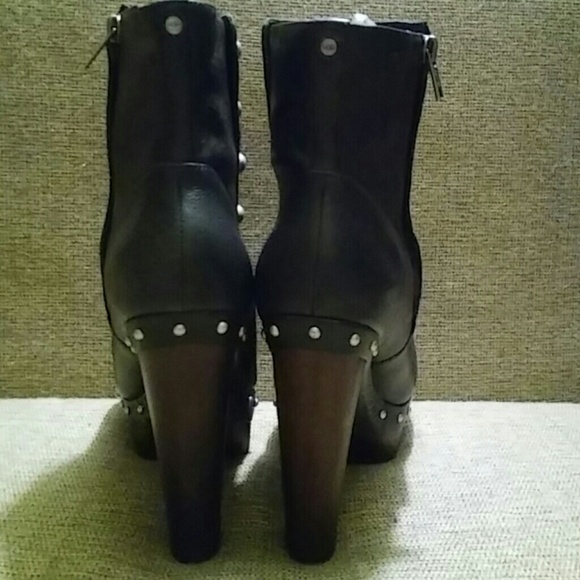 *SOLD* Ugg - Picture 2 of 4