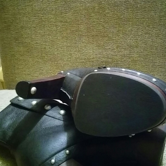 *SOLD* Ugg - Picture 3 of 4