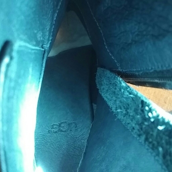 *SOLD* Ugg - Picture 4 of 4