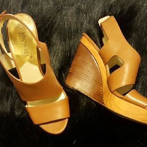 Michael Kors size 6 nude wedges