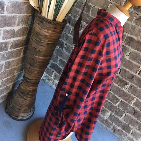 Plaid long sleeve.💖Host Pick 11/18/16💖 - Picture 2 of 3