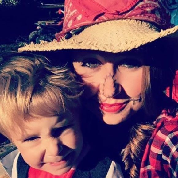 Meet your Posher, Nicole - Picture 1 of 1