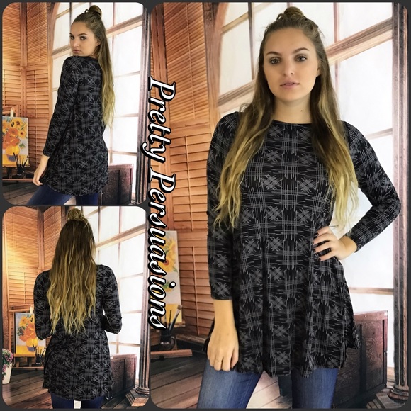 CLEARANCE‼️LAST ONE‼️ Black & Gray Printed Tunic - Picture 2 of 4