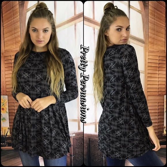 CLEARANCE‼️LAST ONE‼️ Black & Gray Printed Tunic - Picture 3 of 4