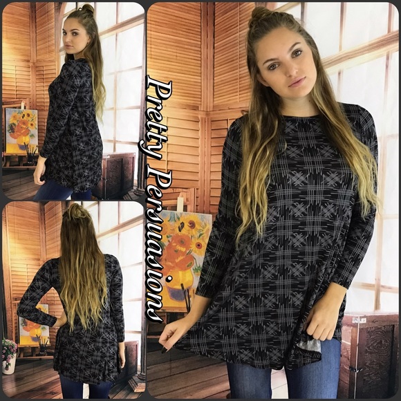 CLEARANCE‼️LAST ONE‼️ Black & Gray Printed Tunic - Picture 4 of 4