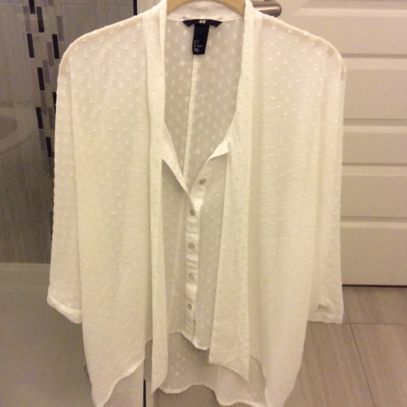 H&M blouse with tie collar and dotted detail - Picture 1 of 3