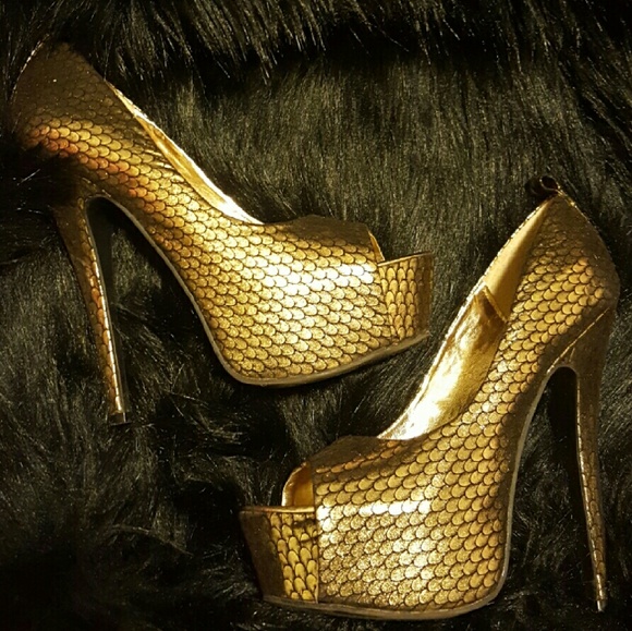 London rebel  Gold heels