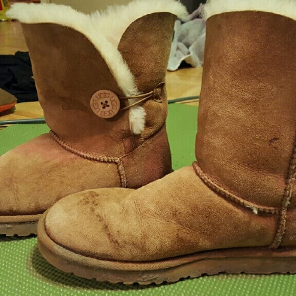 Bailey Button Uggs - Picture 1 of 4