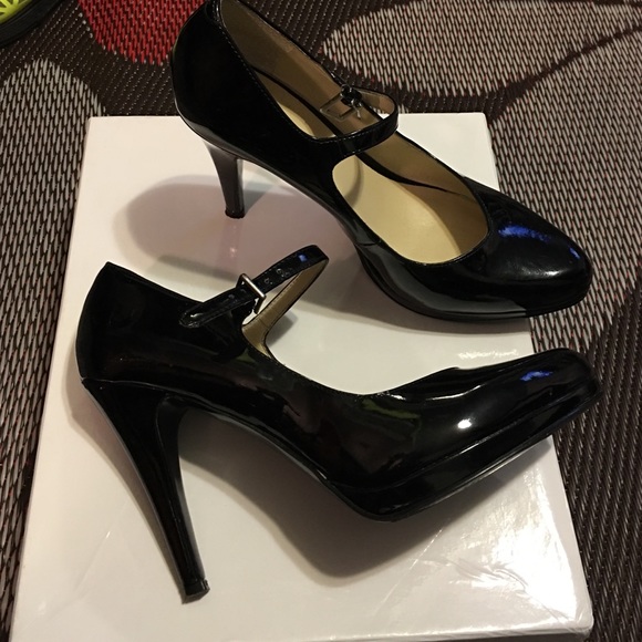Nine West black patent leather Mary Jane