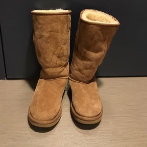 AUTHENTIC UGG AUSTRALIA TALL BOOTS