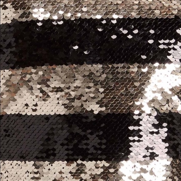 🆕LAST ONE--Black and Gold Sequin Dress - Picture 4 of 4