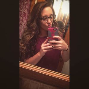 Meet your Posher, Alexis