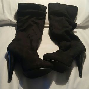 🎉$15.00 For 1 hour only🎉. Black Suede boots