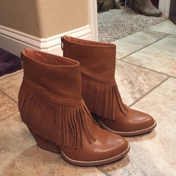 Very Volatile fringe booties