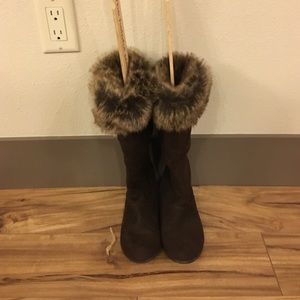 Marley size 6 fur lined boots