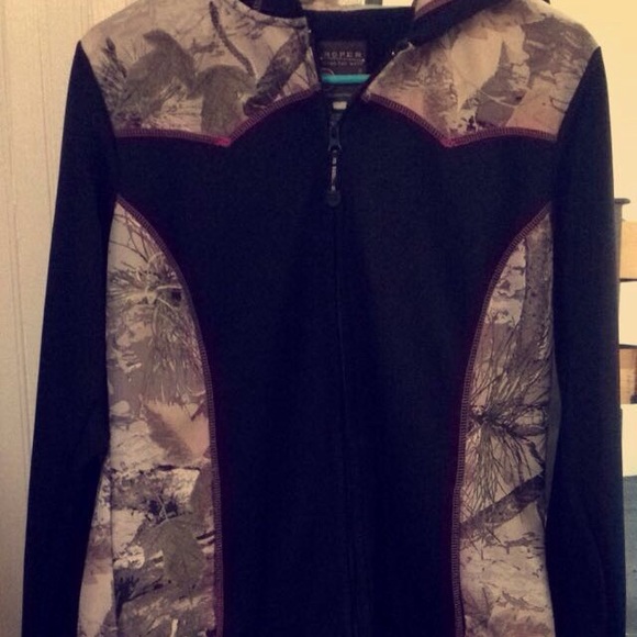 Camo jacket, really fuzzy and warm. Size Large