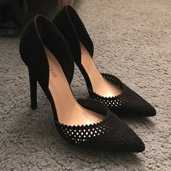Size 7 black heels - Picture 1 of 4