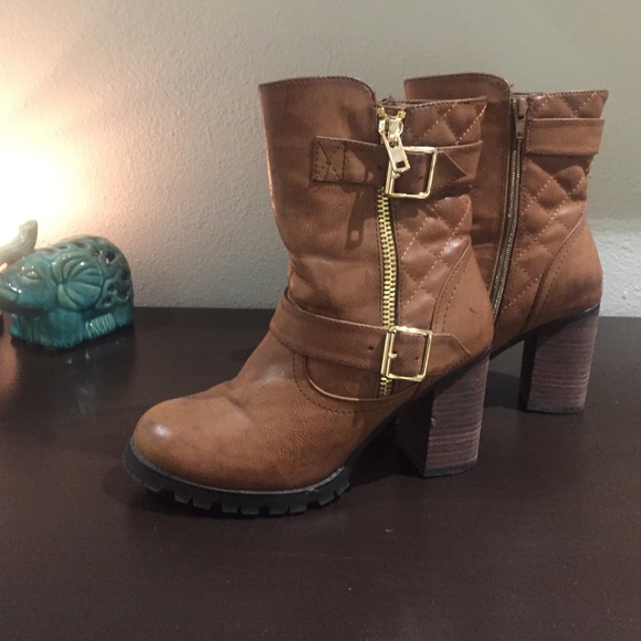 Chestnut colored boots - Picture 1 of 1