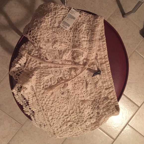 Brand New Tilly's Cute Floral Lace Shorts!!