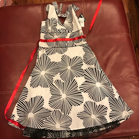 City Triangle brand Halter top tie floral 👗