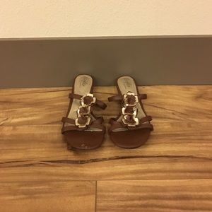 Brown sandals size 6 like new.