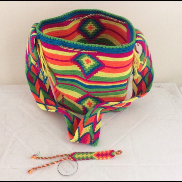 SOLD!! Wayuu Colombian indigenous purse! - Picture 2 of 2