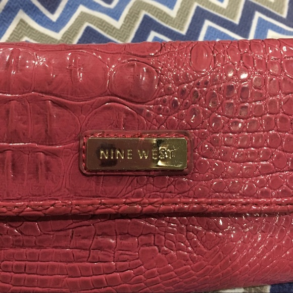 Pink Wallet - Picture 2 of 3