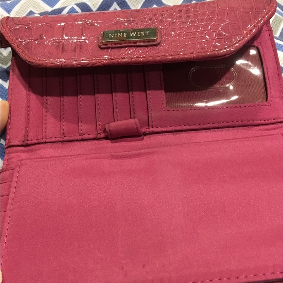Pink Wallet - Picture 3 of 3