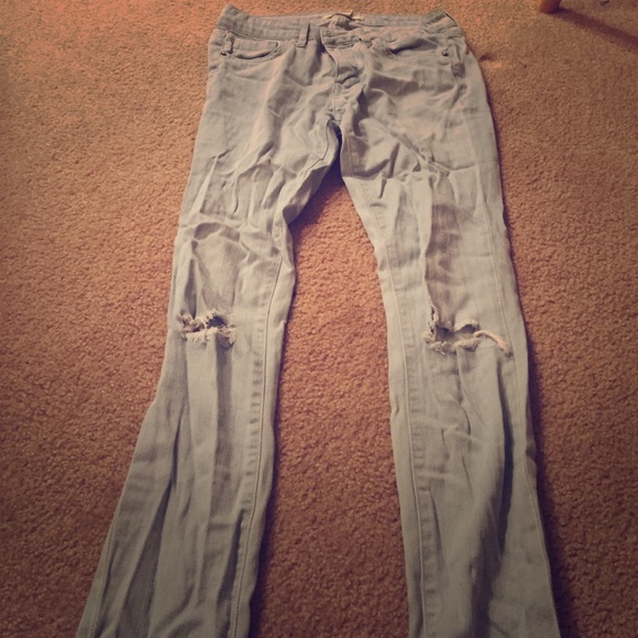 Ripped knee jeans