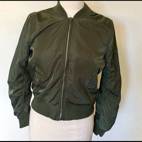 ๐Host Pick๐ LAST ONE! Green Bomber Jacket - Picture 2 of 4