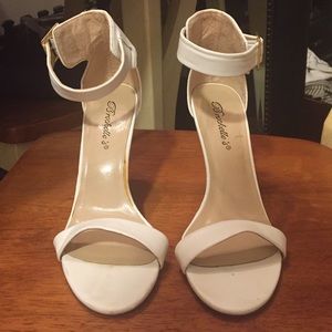 Breckelle's White ankle strap heels size 6