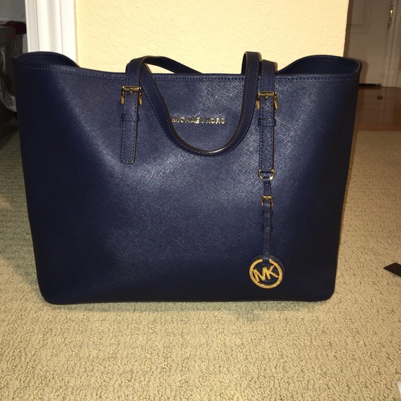 MICHAEL Michael Kors Handbags - Michael Kors jet set travel