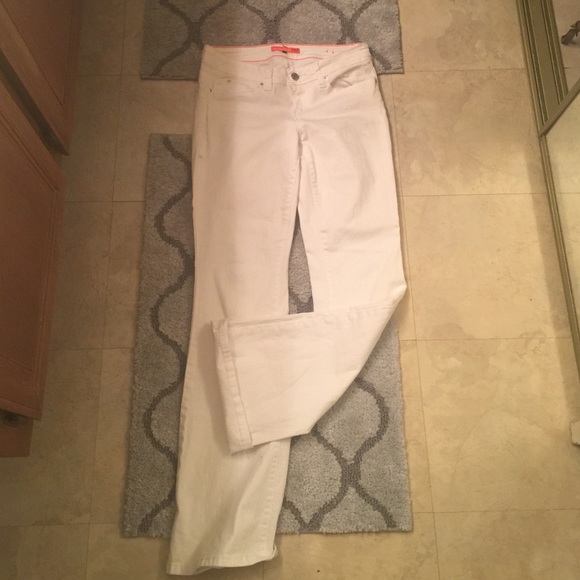 Amazing pair of white jeans