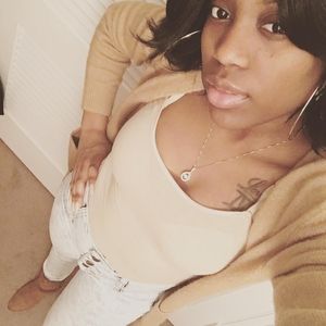 Meet your Posher, Lorina