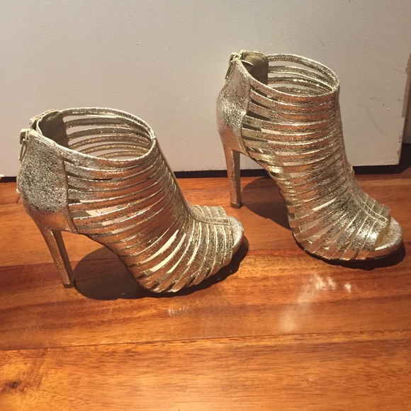 Sparkly, strappy pumps!!