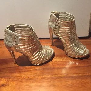 Sparkly, strappy pumps!!