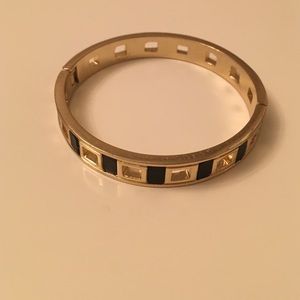 ANN TAYLOR GOLD BRACELET WITH BLACK LEATHER BLOCK