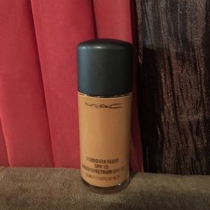 MAC studio fix fluid foundation color NC50