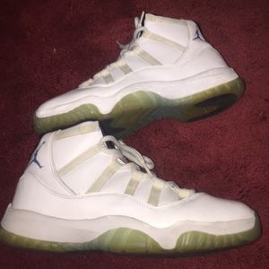 Air Jordan 11 Legend Blue