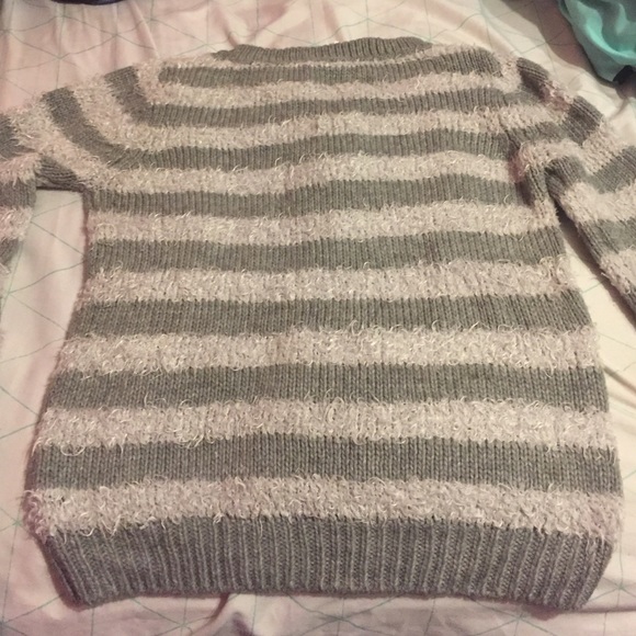 No Boundaries sweater-white and gray - Picture 2 of 2